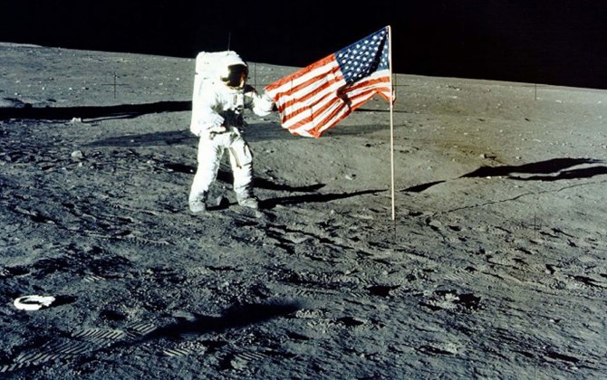 „Reuters“/„Scanpix“ nuotr./JAV vėliava Mėnulyje
