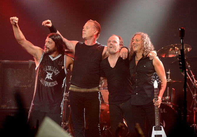 AFP/„Scanpix“ nuotr./Grupė „Metallica“ (iš kairės): Robertas Trujillo, Jamesas Hetfieldas, Larsas Ulrichas ir Kirkas Hammettas