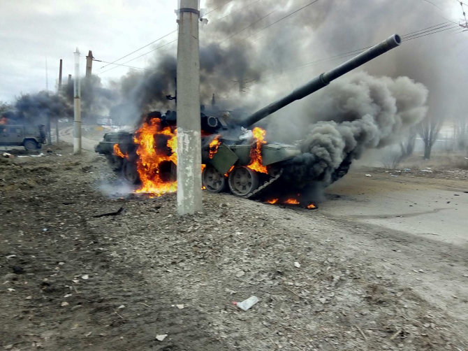 „Scanpix“ nuotr./Sunaikintas rusų tankas T-72