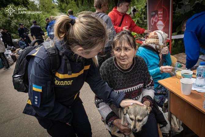 Ukrainos valstybinės nepaprastųjų situacijų tarnybos nuotr./Charkivo srityje evakuojami žmonės