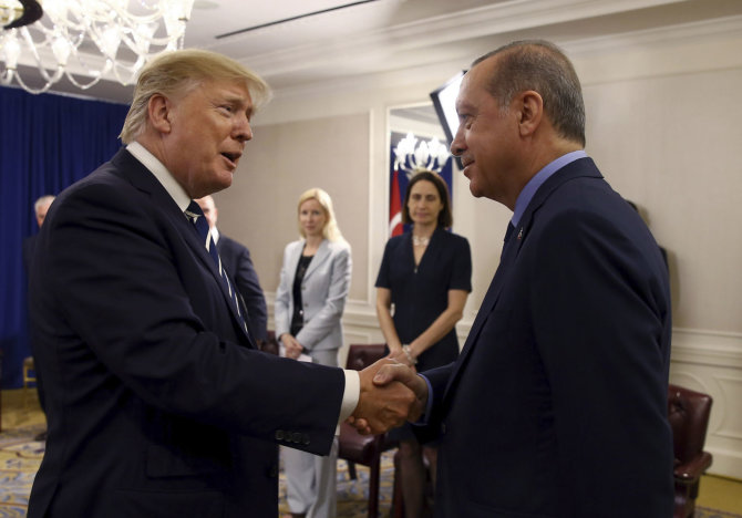 „Scanpix“/AP nuotr./Donaldas Trumpas ir Recepas Tayyipas Erdoganas 
