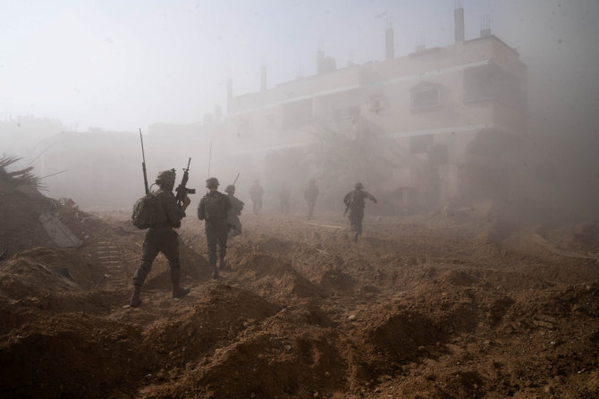 „Reuters“/„Scanpix“/Izraelio kariai