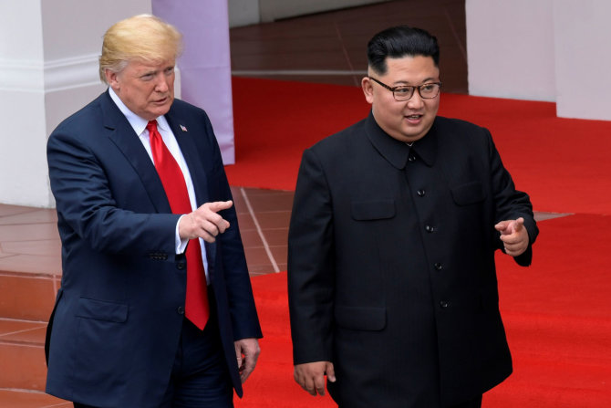 „Reuters“/„Scanpix“ nuotr./D.Trumpo ir Kim Jong Uno susitikimo emocingos akimirkos