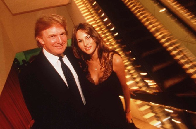 Vida Press nuotr./Donaldas Trumpas ir Melania Trump (1999 m.)