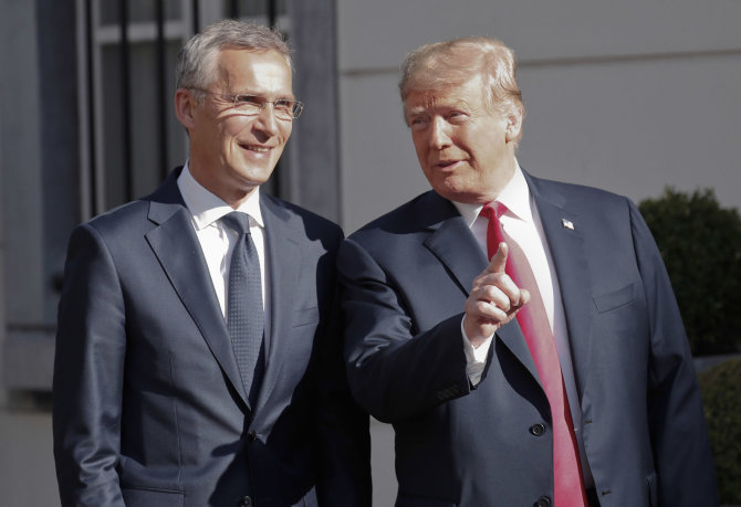 „Scanpix“/AP nuotr./D.Trumpo ir J.Stoltenbergo susitikimas