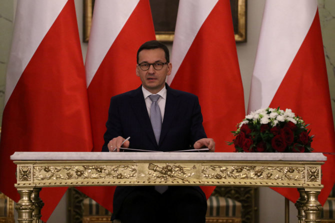„Reuters“/„Scanpix“ nuotr./Prisiekė naujasis Lenkijos premjeras Mateuszas Morawieckis