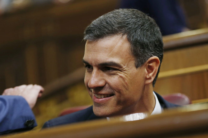 „Reuters“/„Scanpix“ nuotr./Ispanijos opozicijos lyderis Pedro Sanchezas perima šalies vyriausybės vairą