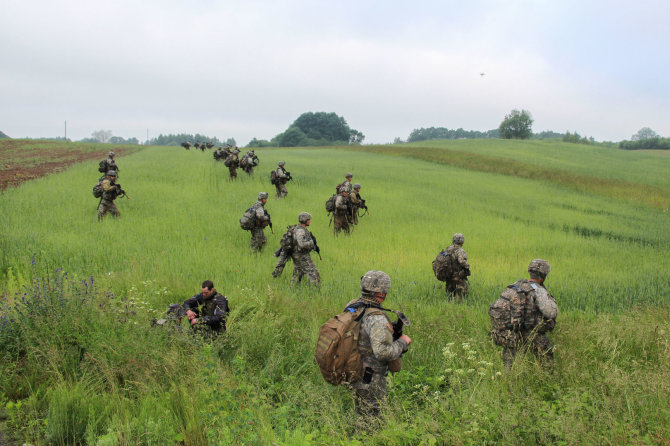 Sauliaus Jakučionio nuotr./NATO kariai treniruojasi ginti Suvalkų koridorių