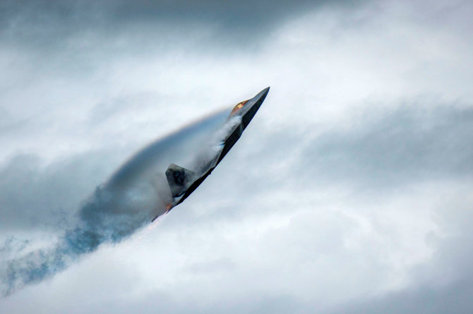 „Reuters“/„Scanpix“ nuotr./JAV naikintuvas F-22 Raptor