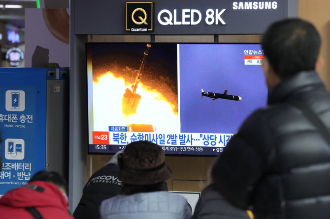 „Scanpix“/AP nuotr./Manoma, kad Šiaurės Korėja vėl paleido sparnuotųjų raketų