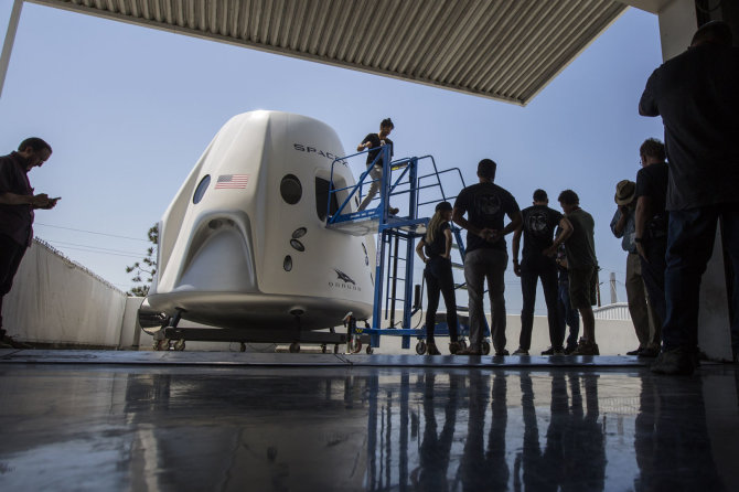 AFP/„Scanpix“ nuotr./„SpaceX Crew Dragon“ kosminė kapsulė