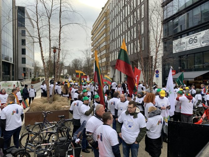 Mindaugo Railos nuotr./Pasiruošimas Lietuvos ūkininkų protesto akcijai Briuselyje