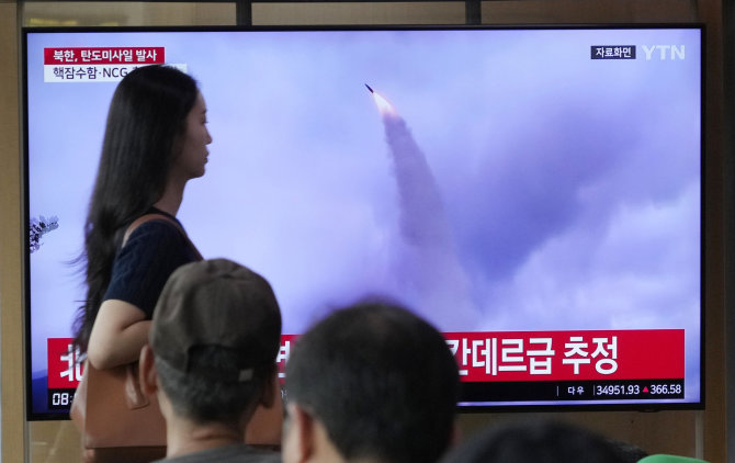 „Scanpix“/AP nuotr./Šiaurės Korėja į jūrą paleido dvi balistines raketas