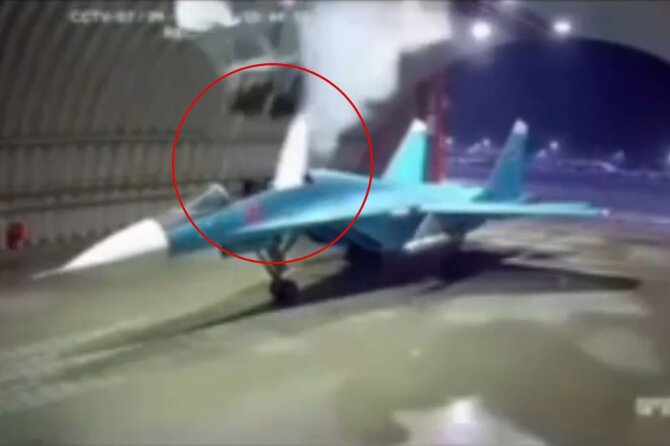 Stopkadras/Internete skelbiami vaizdai su neplanuotu pilotų katapultavimu iš naikintuvo-bombonešio Su-34