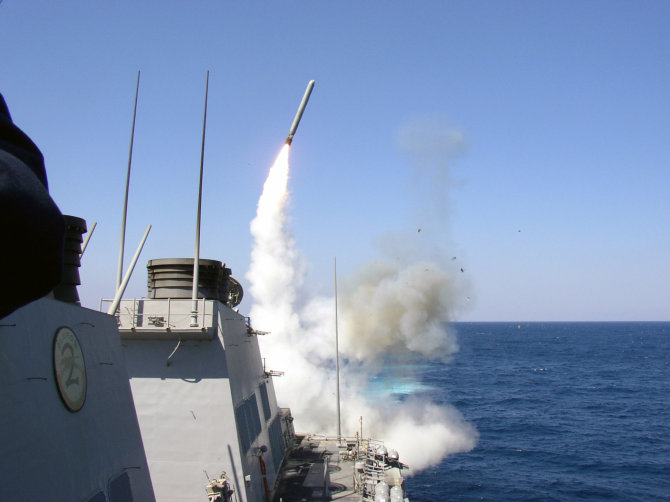 AFP/„Scanpix“ nuotr./Raketos „Tomahawk“ paleidimas