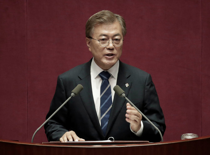 „Reuters“/„Scanpix“ nuotr./Moon Jae-inas