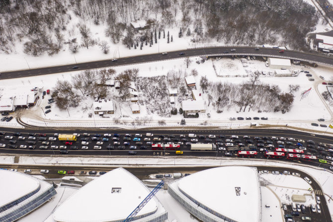 Luko Balandžio / 15min nuotr./Prieššventinės eismo spūstys sostinėje