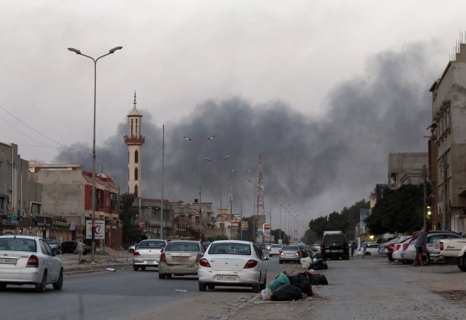 AFP/„Scanpix“ nuotr./ Libijos sostinėje Tripolyje verda mūšiai 