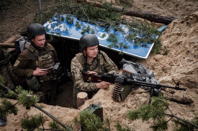 AFP/„Scanpix“ nuotr./Ukrainos kariai prie Lymano