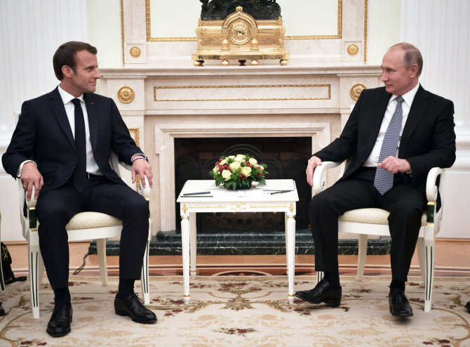 „Scanpix“ nuotr./V.Putinas susitiko su E.Macronu