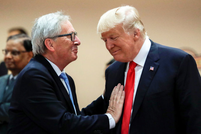 „Reuters“/„Scanpix“ nuotr./Jeanas Claude‘as Junckeris ir Donaldas Trumpas