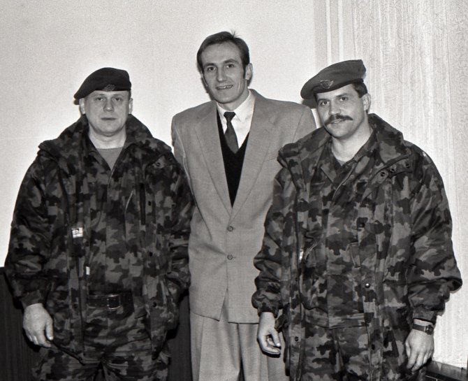 Tado Dambrausko nuotr./Česlovas Jezerskas, Algirdas Meškauskas ir Jonas Vytautas Žukas (1992 m.)