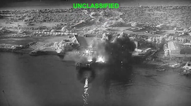 CENTCOM nuotr./JAV smogė Irano Bandar Abaso karinės jūrų bazės uostui