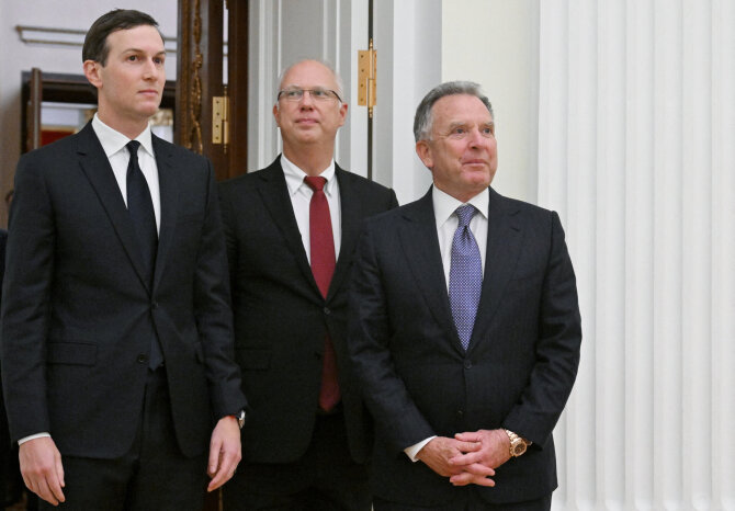 Jaredas Kushneris, Kirilas Dmitrijevas, Steve'as Witkoffas / REUTERS