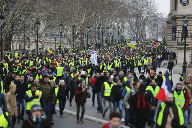 „Scanpix“/„SIPA“ nuotr./„Geltonųjų liemenių“ protestas Paryžiuje
