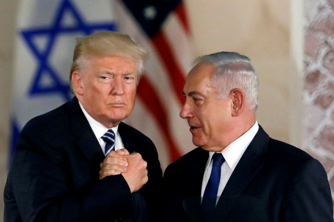 „Reuters“/„Scanpix“ nuotr./Donaldas Trumpas ir Benjaminas Netanyahu