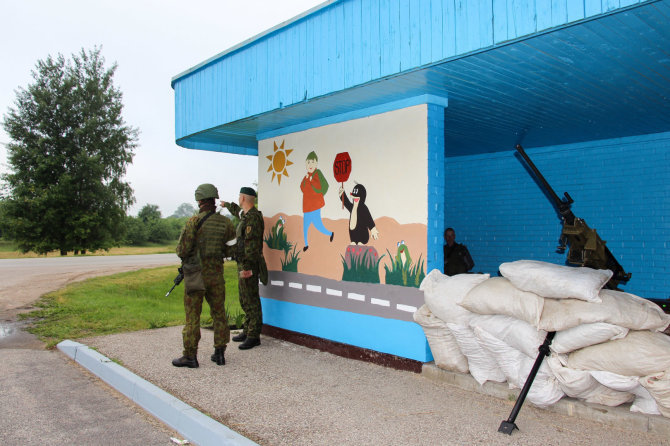 Sauliaus Jakučionio nuotr./NATO kariai trenijuojasi ginti Suvalkų koridorių