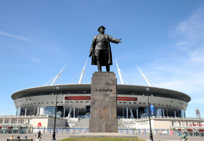 „Scanpix“ nuotr./Paminklas Sergejui Kirovui stadiono papėdėje