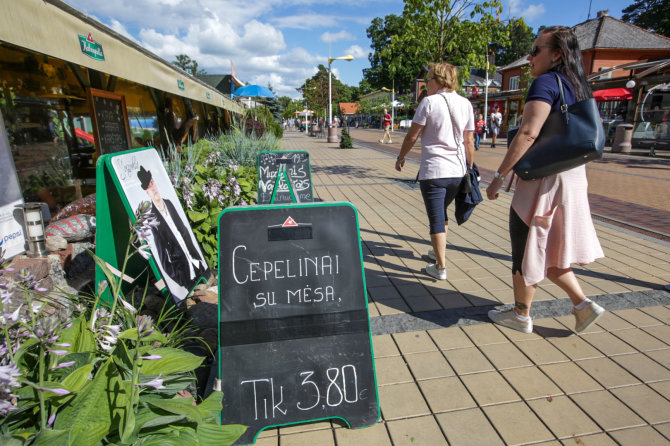 Vidmanto Balkūno / 15min nuotr./Tuščios Palangos kavinės