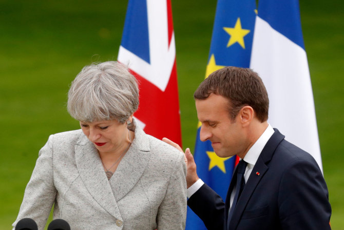 „Reuters“/„Scanpix“ nuotr./Theresa May ir Emmanuelis Macronas