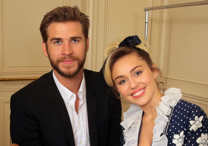Vida Press nuotr./Miley Cyrus ir Liamas Hemsworthas