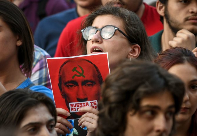 AFP/„Scanpix“ nuotr./Antra protestų Tbilisyje diena