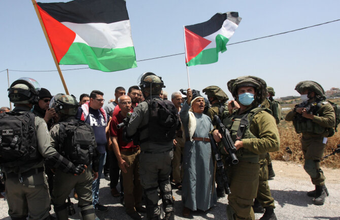 „Scanpix“/„SIPA“ nuotr./Palestiniečių protestuotojų konfrontacija su Izraelio kariais
