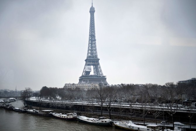 „Scanpix“ nuotr./Gausus sniegas Paryžiuje