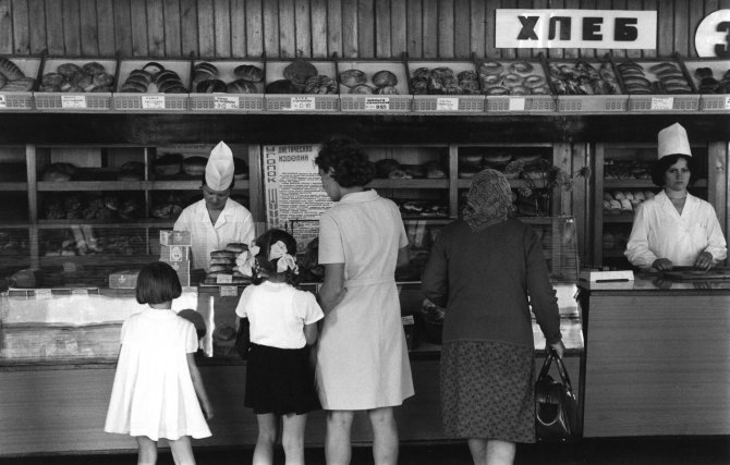 „Scanpix“ nuotr./Duonos parduotuvė Novosibirske, Rusijoje (1964 m.)