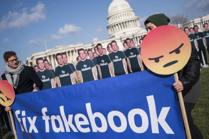 „Scanpix“/„Sipa USA“ nuotr./„Facebook“ socialinis tinklas priverstas kovoti su melaginga ir netinkama informacija