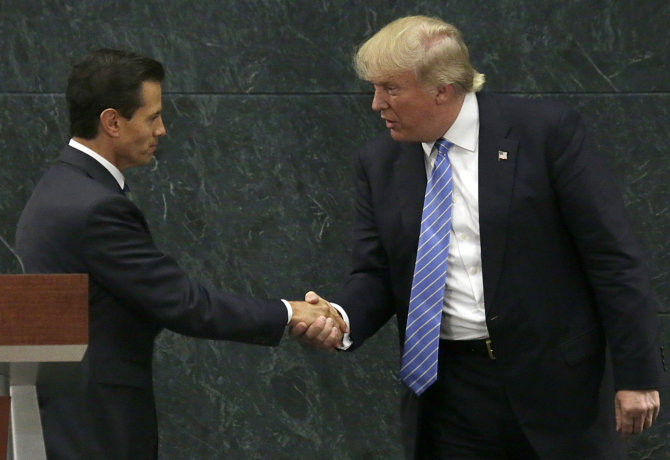 „Scanpix“/AP nuotr./Enrique Pena Nieto ir Donaldas Trumpas