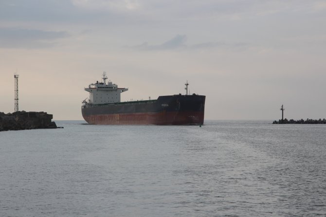 Uosto direkcijos nuotr./Laivu  „Piera“ į Iraką iškeliaus 74 tūkst. tonų lietuviškų grūdų