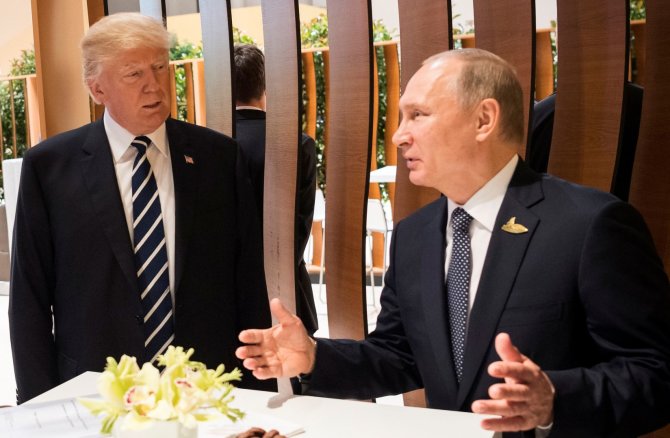 „Reuters“/„Scanpix“ nuotr./Donaldo Trumpo ir Vladimiro Putino pirmasis susitikimas