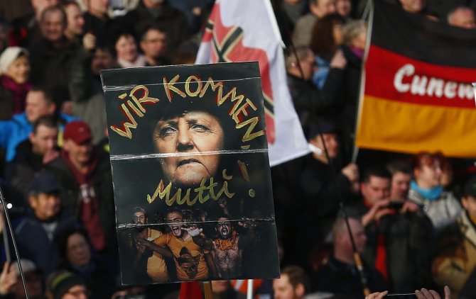 „Reuters“/„Scanpix“ nuotr./Europoje surengti prieš pabėgėlius nukreipti protestai