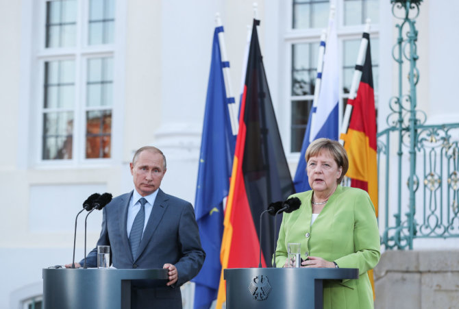 „Scanpix“/„Sipa USA“ nuotr./Vladimiras Putinas ir Angela Merkel