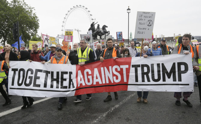 „Scanpix“/AP nuotr./Protestas Londone