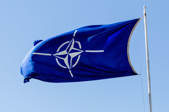 Luko Balandžio / 15min nuotr./NATO vėliava