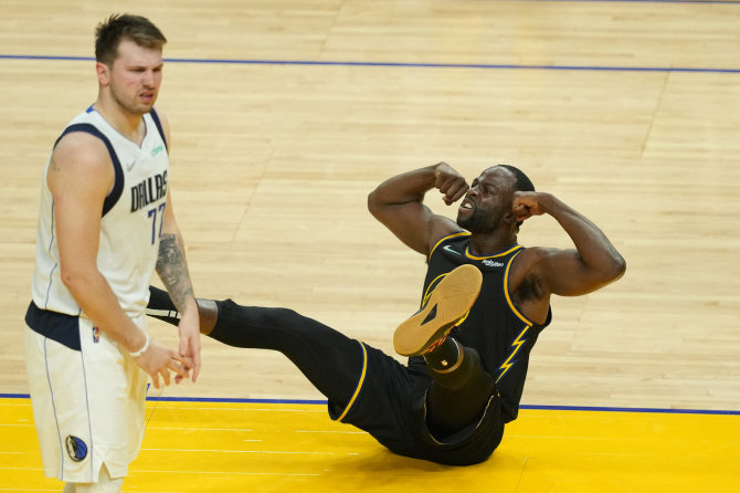 „Reuters“/„Scanpix“ nuotr./Luka Dončičius ir Draymondas Greenas