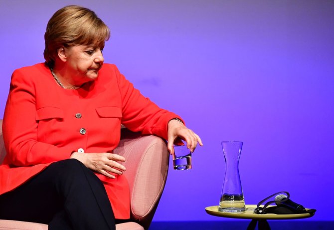 AFP/„Scanpix“ nuotr./Angela Merkel Gorkio teatre Berlyne