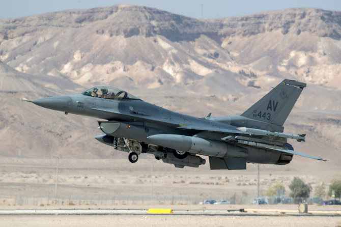 AFP/„Scanpix“ nuotr./Naikintuvas F-16